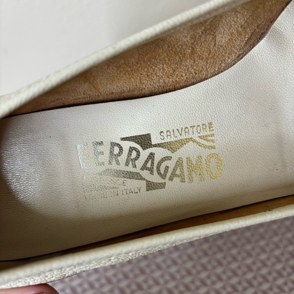 Vintage Ferragamo kitten heel horse bit loafer cream leather 7.5 - Picture 7 of 11